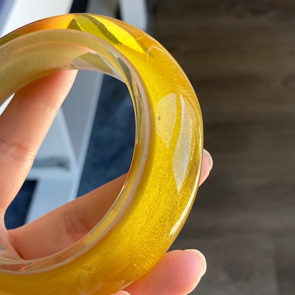 Vintage Chunky Asymmetrical Gold Lucite Bangle Bracelet - Picture 7 of 12